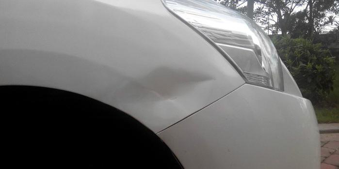 汽車凹陷